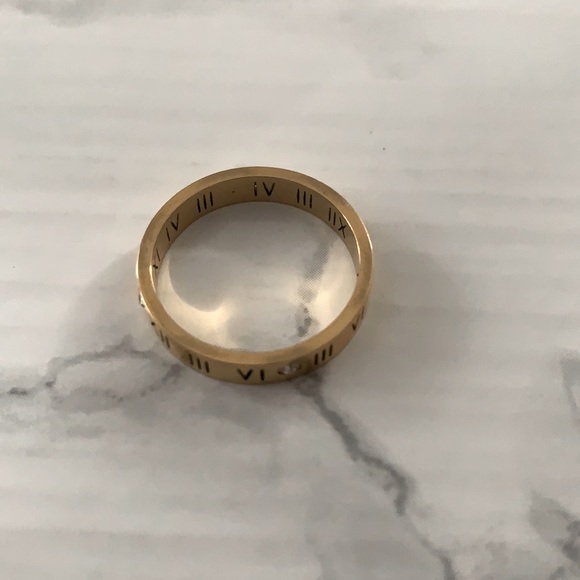 Gold Roman numeral ring - Picture 3 of 3